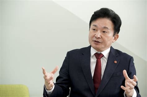 Jun 10, 2021 · 이에 이 지사 측은 제주도를 제외한 제주도의회와 경기도, 경기도의회 3자간 협약을 맺는 방안까지 검토했고 실제 성사 단계까지 이르렀지만, 원희룡 지사는 이 과정에서 이 지사를 겨냥해 노골적인 견제구를 날렸다. 원희룡 제주도지사, 민선 7기 임기 반환점 맞이 인터뷰 | 연합뉴스