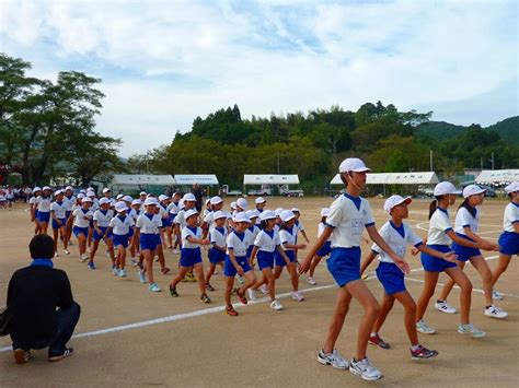 Mar 21, 2020 · 運動会のpta会長挨拶！開会式向けそのまま使える例文！ 開会式では、 運動会に来ているみんなが明るくなるような挨拶 にしたいですね。 もし長い場合は削ったりして調整してもいいでしょう。 運動会の思い出 パート1（開会式） : 東川登小ニュース