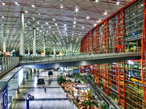 Which airport has been named the world's best airport for six years running? Top 10 Airports in the World — Gentleman's Gazette