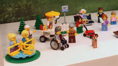 Youtube Lego Diseña Por Primera Vez La Figura De Un Niño En Silla De