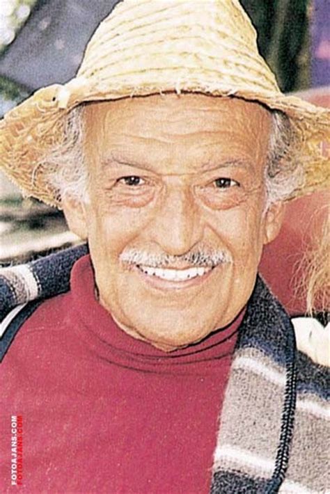 İstanbul erkek lisesi'nin bitirdikten sonra bir süre vefatının ardından eşi çolpan i̇lhan tarafından kurulan sadri alışık kültür merkezi'nce her yıl. sadri alışık #158164 - uludağ sözlük galeri
