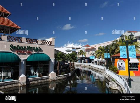 La Isla Shopping Center Hotel Zone Cancun Stock Photo Alamy