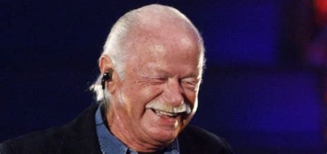 Il cantautore, stando a quanto riportato da fanpage, ha una labirintite acuta e dopo aver quindi. Gino Paoli chi è? Età, moglie, figli, pallottola e Sandrelli