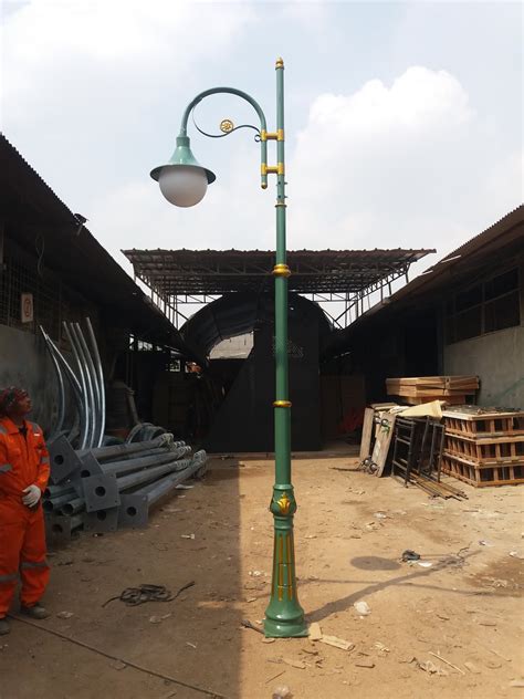Mengenal pondasi tiang pancang dari kedua metode pencampuran diatas terlihat bahwa pencampuran beton yang dilakukan tukang pada umumnya berdasarkan perbandingan volume. Tiang Lampu dan Pembuatannya