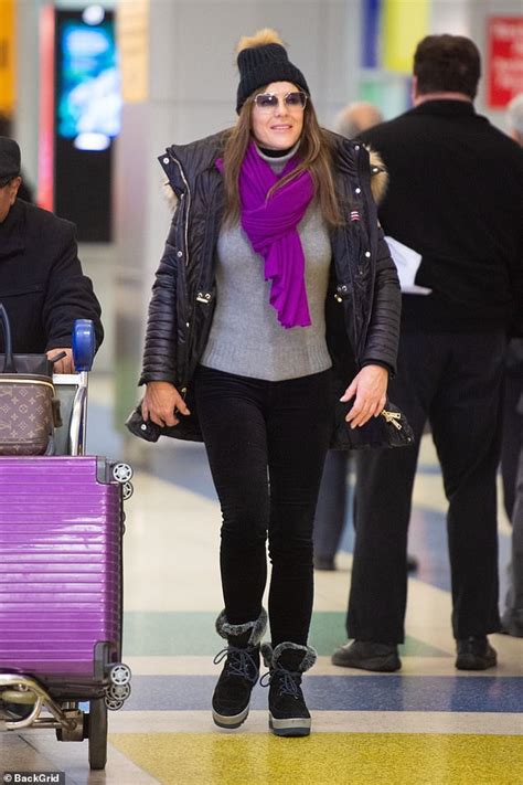 Elizabeth hurley ретвитнул(а) this morning. Elizabeth Hurley, 54, nails winter chic as she swaps her glam look for a cosy jumper | Daily ...