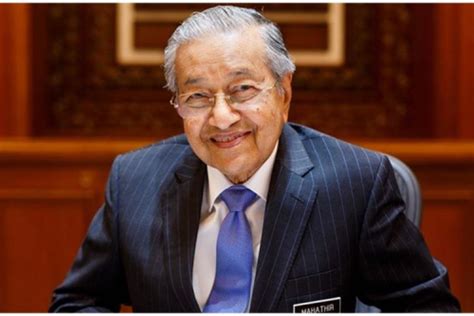 Ramai yang setuju dengan perlantikan itu kerana beliau merupakan seorang yang berilmu tinggi, jadi tak hairanlah kalau tun m pilih beliau kan. GoRiau - Mahathir Ungkap Alasannya Mundur Sebagai PM Malaysia