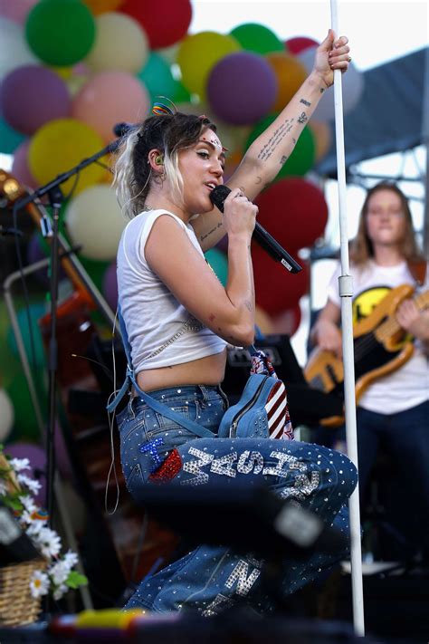 Miley Cyrus Performs At Capital Pride 2017 Concert 04 Gotceleb
