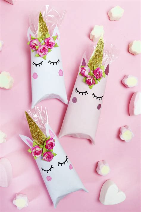 Klorollen geschenkverpackung weihnachten / diy geschenkverpackung niedliche winter haschen aus klorollen tina hase diy blog. Einhorn Schachtel aus Klopapierrollen falten - DIY ...