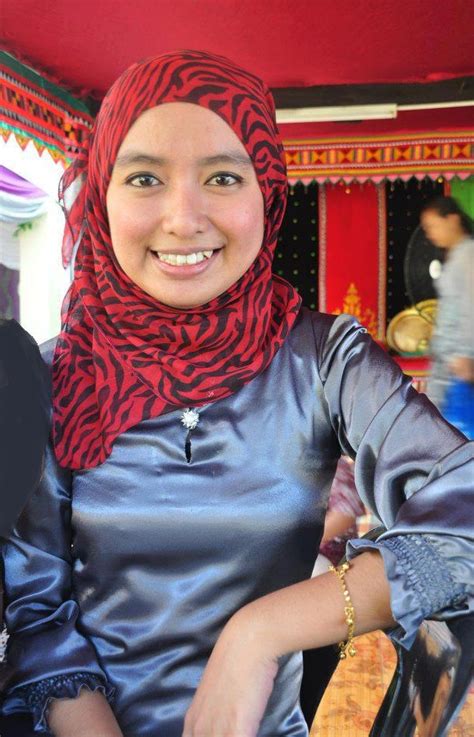 Temukan pin ini dan lainnya di baju kurung ketat oleh muhammad aiman. Malaysian Baju Kurung 438 by Addi | Malaysian Baju Kurung