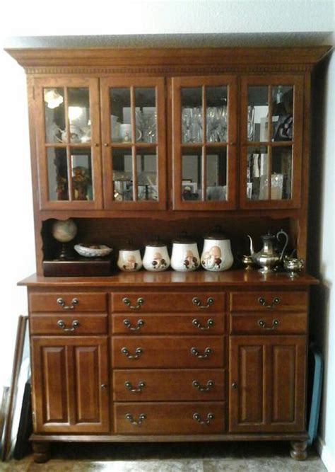 Most of my house is decorated in modern/contemporary decor and i have no idea how to decorate this room! Solid Oak "Keller" Dining Room Table, Hutch & 6 chairs ...