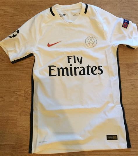 Jun 01, 2021 · si le sort du maillot jaune et du maillot blanc a vite été réglé, la bataille pour le maillot vert et surtout le maillot à pois a très longtemps été disputée et indécise. Club : Le nouveau maillot blanc du PSG sous toutes les ...