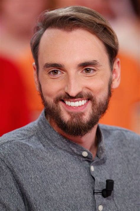 Christophe mae l'automne (unplugged) (ma vie d'artiste unplugged 2020). Dans "Vivement dimanche" - Christophe Willem sur le canapé ...