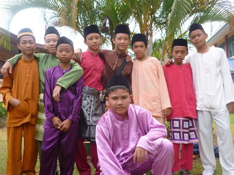 Penilaian anugerah pusat sumber sekolah daerah kuala penyu 2016 di smk kuala penyu. Buletin Pra Universiti SMK.KUALA PENYU.SABAH ©: Sambutan ...