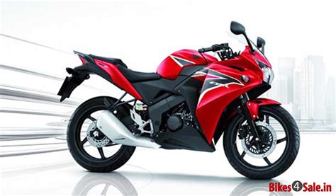 Check latest yamaha bike model prices fy 2019, images, featured reviews, latest yamaha news yamaha bikes price starts at rs. Honda CBR 150R Vs Yamaha YZF R15 2.0 - Bikes4Sale