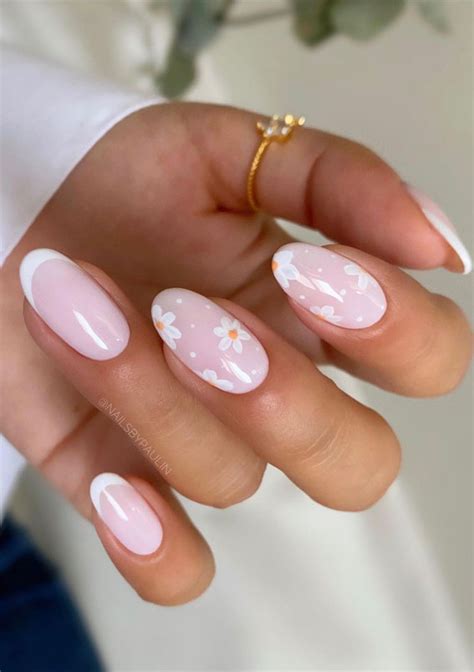 40 Trendy Flower Nail Designs That You Should Try Romantic Daisy