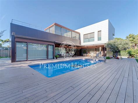 Web oficial ayuntamiento de castelldefels. Casa de 500 m² con piscina y vistas en venta en ...