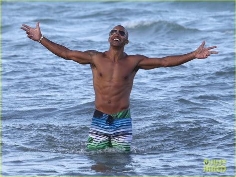 Shemar Moore Flaunts His Beach Body For Everyone To See Photo 3149862 Shemar Moore Shirtless