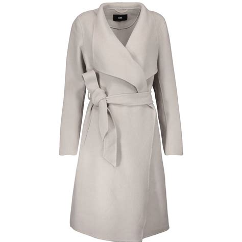 It's a great blend between a wool coat and a blazer. 34 best Meghan Markle Coats & Jackets images on Pinterest ...