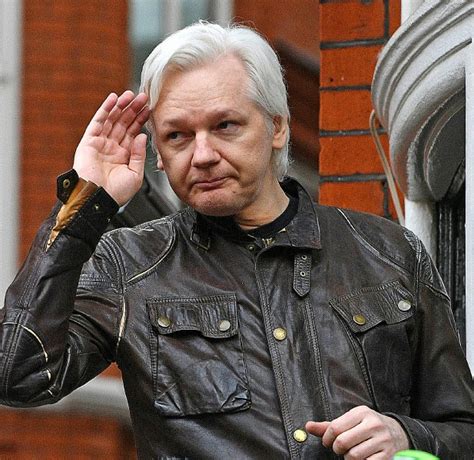 Monde Équateur Julian Assange Privé D Accès Internet Le Télégramme