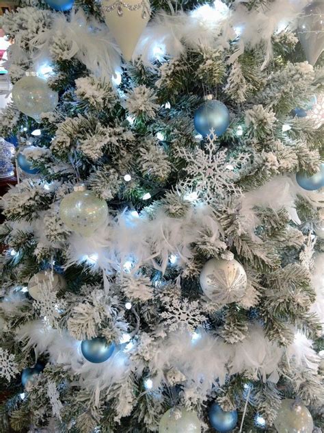 White christmas tree decorations can be simple and beautiful! Up close of white flocked Christmas tree. | Cool christmas trees, White flocked christmas tree ...