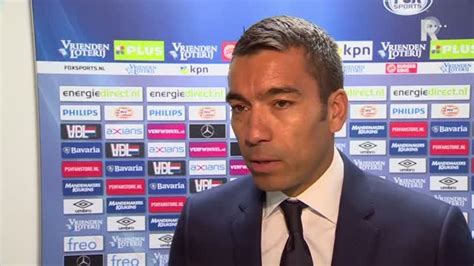 Hij heeft in twee seconden bijgedragen aan de maatschappelijke waarde van sport. Giovanni van Bronckhorst na winst op PSV (0-1) - YouTube