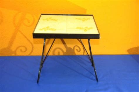 Der knackpunkt koennte die beschichtung sein. Vintage Blumentisch Hocker Eisen mit Fliesen - Onlineshop ...