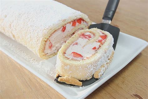 Check spelling or type a new query. Biskuitrolle mit Erdbeerfüllung | Rezept | Kuchen und ...
