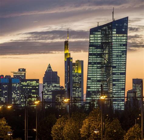 Die bank für den mehrfach guten zweck. Geschäftsmodelle gesucht: Banken bleiben im Stress - WELT