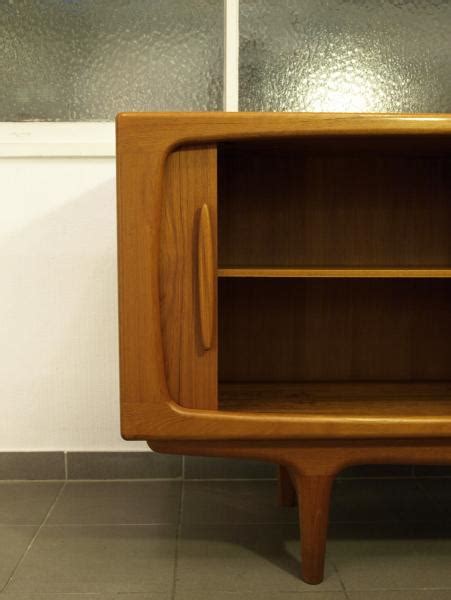Dyrlund is a danish manufacturer of high quality furniture for both office and home furniture. Ruempelstilzchen | Dyrlund Sideboard | Teak | Mid Century