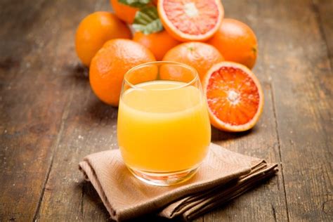 Setelah mengetahui besaran vitamin c yang perlu kita konsumsi berdasarkan kelompok usia tertentu. Ada Vitamin C, Sayur dan Buah-buahan Ini Bisa Tingkatkan ...