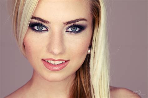 Fondos De Pantalla Cara Mujer Modelo Rubia Pelo Largo Maquillaje