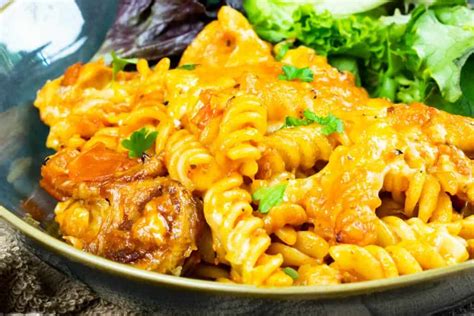 Tear the mozzarella and scatter over the top of the pasta. Low Syn Chicken & Chorizo Pasta Bake - Basement Bakehouse | Recipe | Chicken and chorizo pasta ...