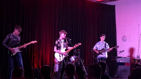 Toque todas as músicas no cifras.com.br. Brazil Declan McKenna Cover - YouTube