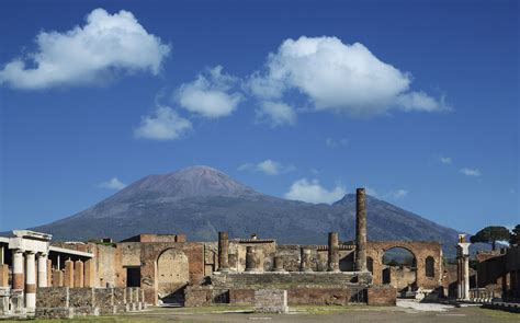 Pompeii Archaeology Of The Famous Roman Tragedy
