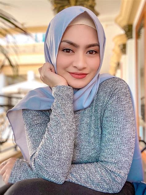 Dapatkan informasi, inspirasi dan insight di email kamu. Transformasi Nathalie Holscher: Ratu Anggur Merah, Kini ...