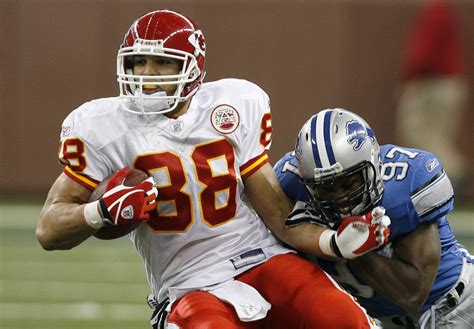 A Look At The Kansas City Chiefs Uniforms Through The Years