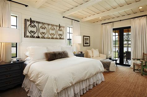 These are some beautiful bedrooms filled with great ideas for making the most of a small the trick to creating a lovely bedroom when square footage is limited is to make smart use of the space you do have, keep furnishings scaled to the. Tag Archive for "cabin decor" - Home Bunch Interior Design ...