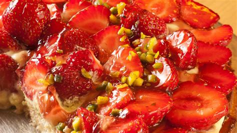 Speisestärke mit 2 el saft glatt rühren. Kokos-Pistazien-Kuchen mit Erdbeeren - ZDFmediathek