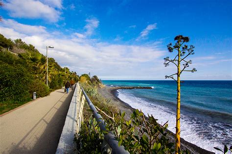 Möglicherweise ist manarola der älteste ort der cinque terre, da die grundsteinlegung der kirche san lorenzo auf das jahr 1160 datiert ist. San Lorenzo al Mare | Pista Ciclabile della Liguria ...