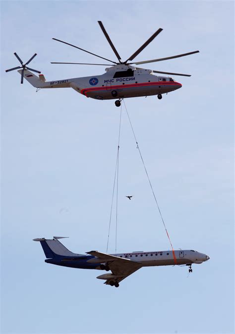 worlds largest helicopter  lift  airliner  remarkable ease business insider