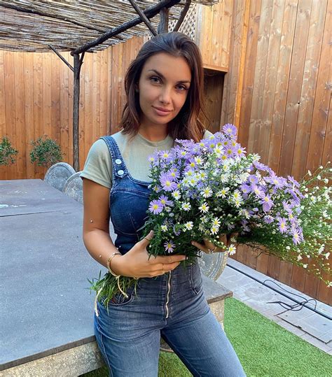 Biografia, storia e vita di elettra lamborghini. Elettra Lamborghini cambia taglio a pochi giorni dalle ...