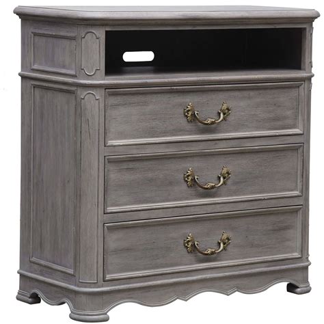 Pulaski furniture edwardian mans chest set 242 series the beautiful combination of stylish bedroom furniture makes the interior stylish and elegant. Pulaski Furniture Simply Charming Upholstered Bedroom Set