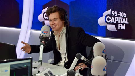 1 de febrero de 1994) es un cantante, compositor y actor británico. Harry Styles | News, Videos, Tours and Gossip | Capital