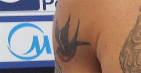 Flower spine tattoos silhouette tattoos realistic tattoo sleeve nerd tattoo life tattoos tattoo project banksy tattoo tech tattoo v for vendetta tattoo. La morte del padre, due pistole e un machete: dalla ...