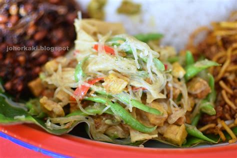 Nasi ambeng merupakan makanan berat yang berasal dari jawa tengah yang merupakan salah satu dari makanan yang populer di malaysia khususnya daerah selangor. Nasi Ambeng at Ponderosa Golf and Country Club Johor Bahru ...