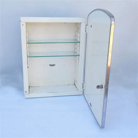 Discover the magic of the internet at imgur, a community powered entertainment destination. 1930s-40s Lawson Mirrored Medicine Cabinet With Glass ...