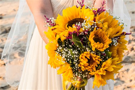 22 Stunning Sunflower Wedding Bouquet Ideas Ng