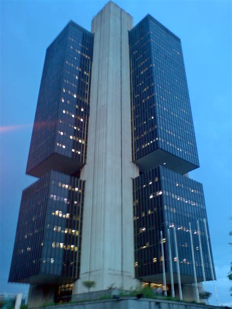 Antes de sua criação, em 31 de dezembro de 1964, os órgãos responsáveis pelas políticas monetárias do. Ficheiro:Banco Central do Brasil.jpg - Wikipédia, a ...