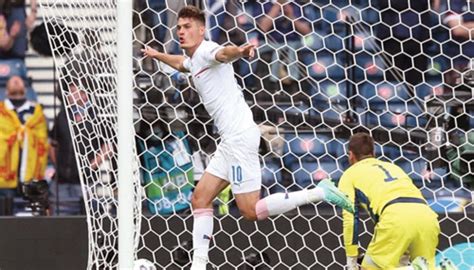 هدف استثنائي لنجم المنتخب التشيكي باتريك شيك في مرمى منتخب اسكتلندا في بطولة كأس أمم أوروبا لكرة القدم (يورو 2020). باتريك شيك من مغضوب عليه إلى أمل تشيكيا