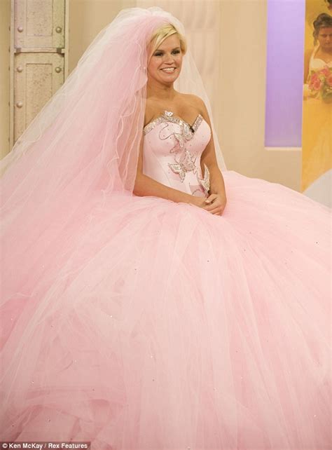 Katona, willoughby gypsy wedding dress. Kerry Katona tries on a Big Fat Gypsy Wedding dress ...